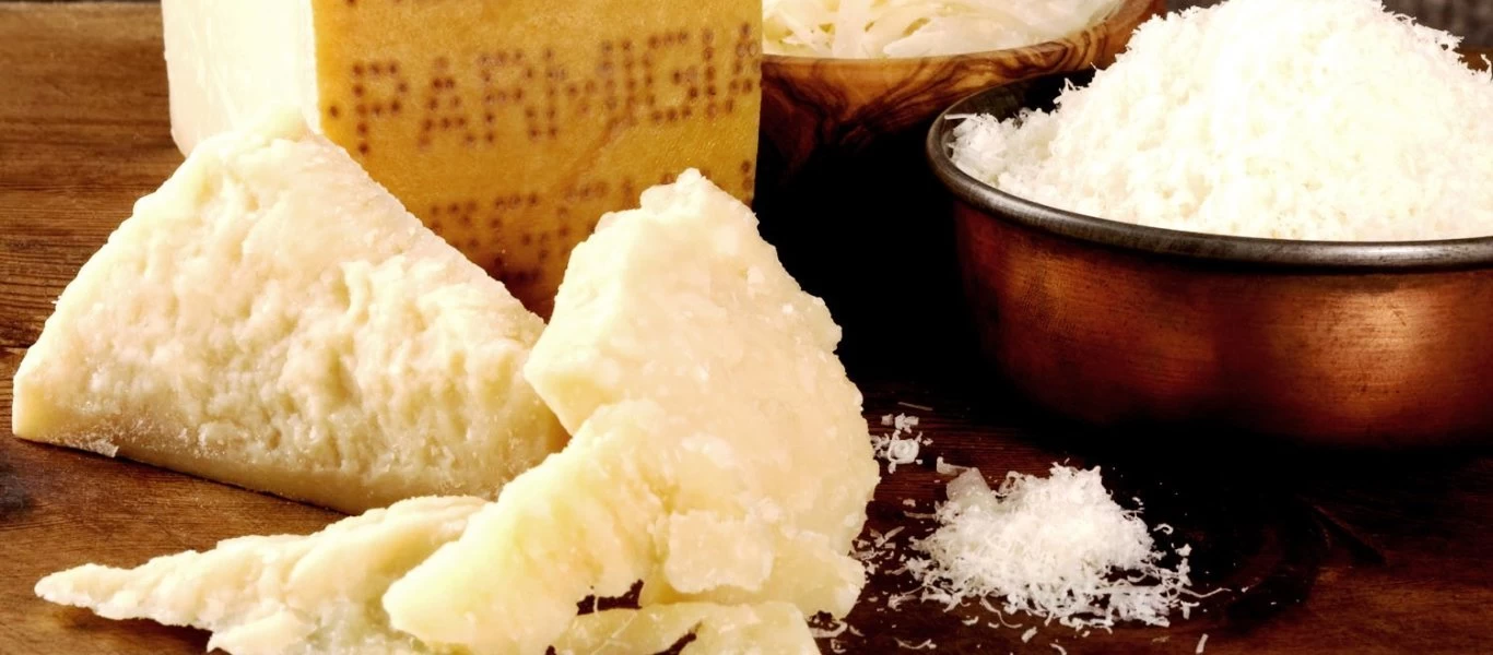 Ποιος είναι ο λόγος που κάνει την παρμεζάνα ακριβή; (βίντεο)